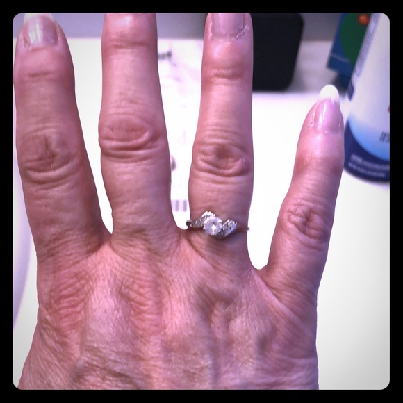 Vintage Jewelry - 10kt White Gold Ring